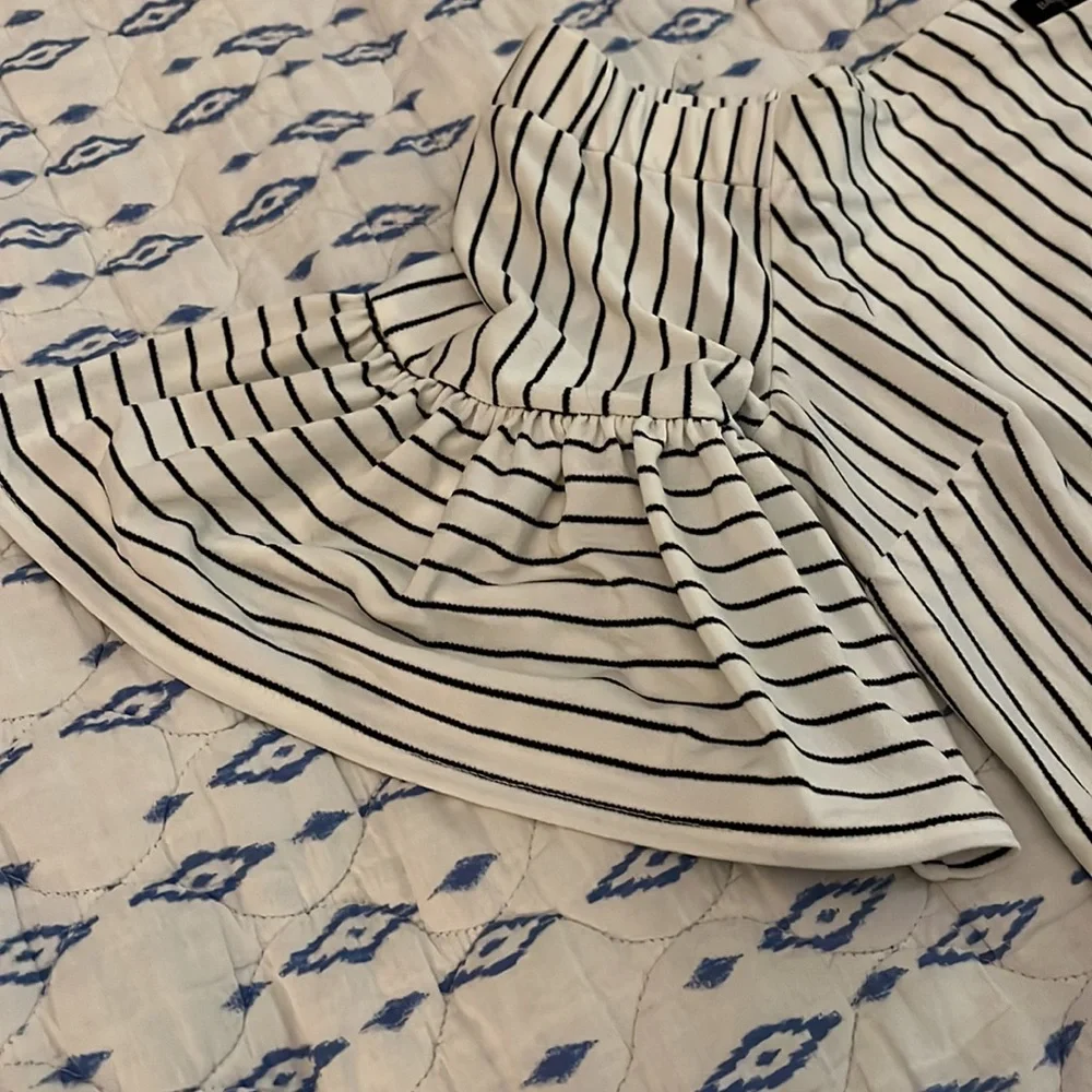 Banana Republic Off the Shoulder striped top - Picture 2 of 5